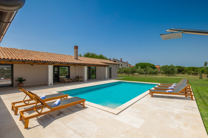 Exterior, Villa Marialba with pool near the center of Pula, Istria, Croatia Pula