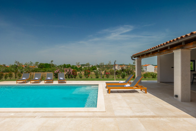 Exterior, Villa Marialba with pool near the center of Pula, Istria, Croatia Pula