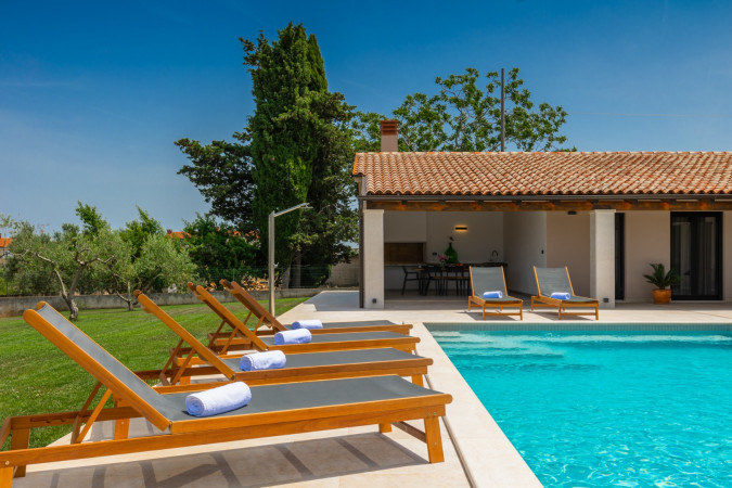 Exterior, Villa Marialba with pool near the center of Pula, Istria, Croatia Pula