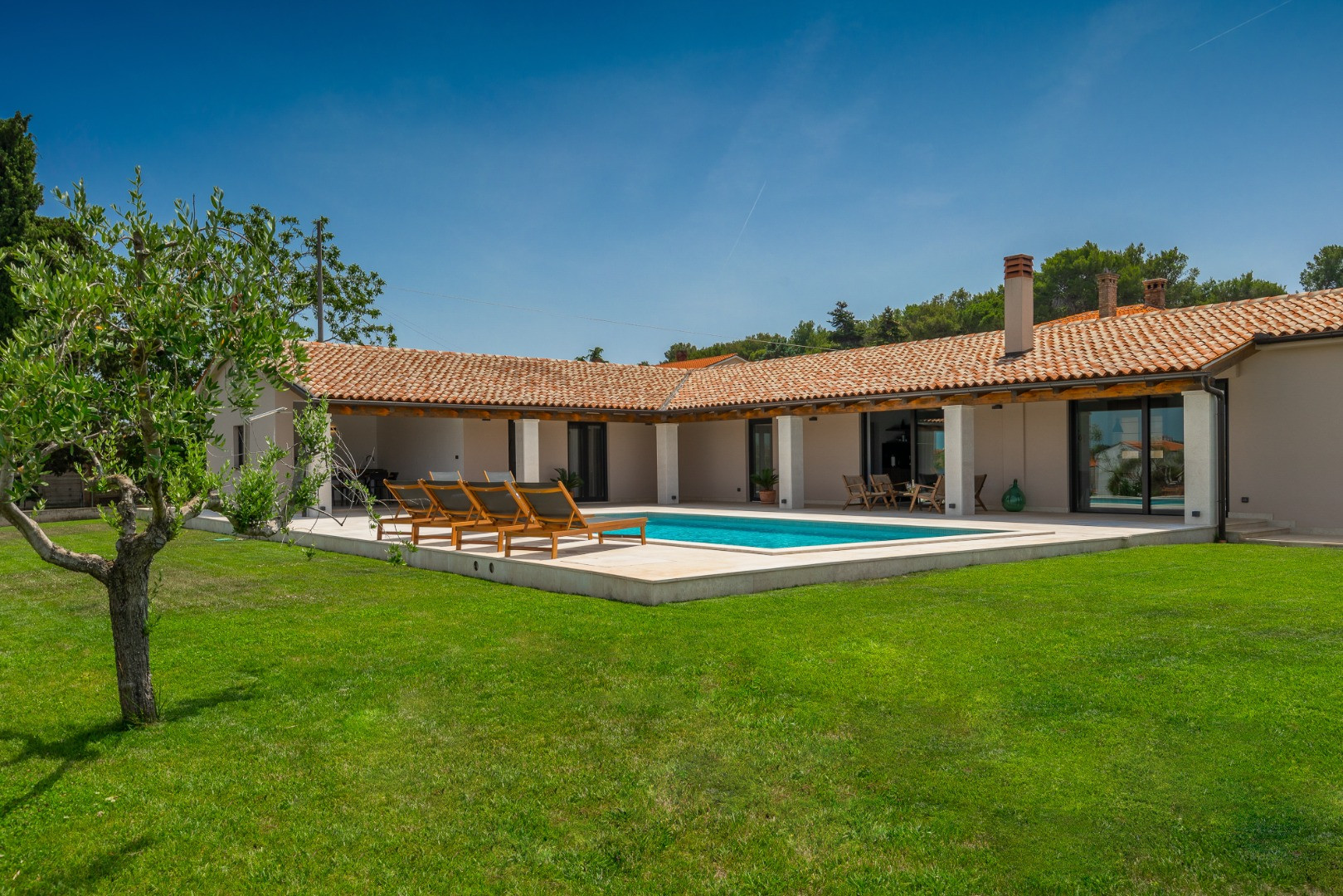 Villa surrounded by olive trees in beautiful Istria - Enjoy the barbecue and private pool, Villa Marialba with pool near the center of Pula, Istria, Croatia Pula